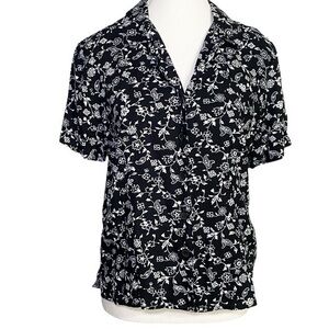 Sag Harbor Black and White Floral Button Down Short Sleeve Blouse